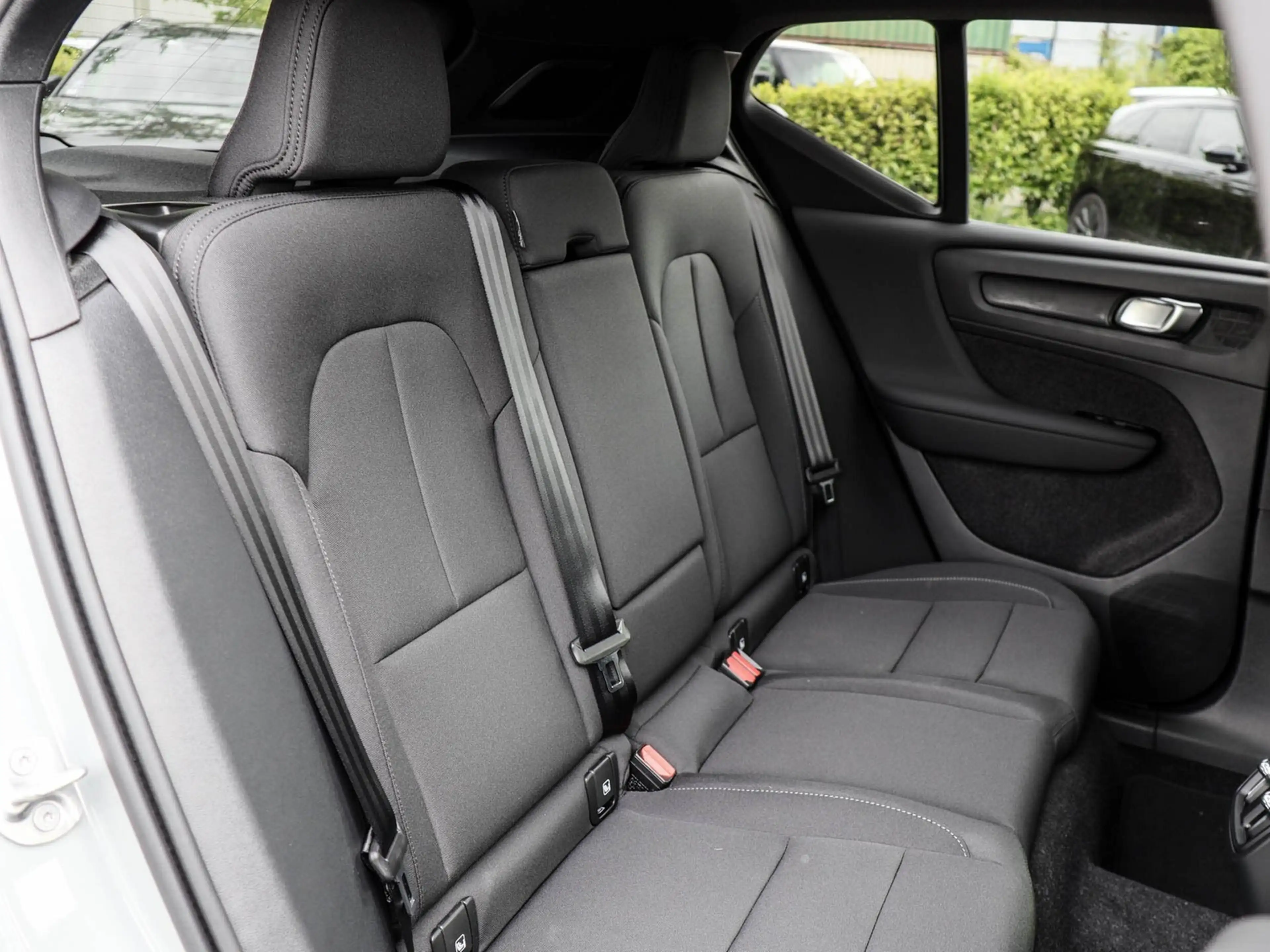 Volvo EX40 Single Extended Range RWD Plus Dark 360 Parkkam... — photo 4