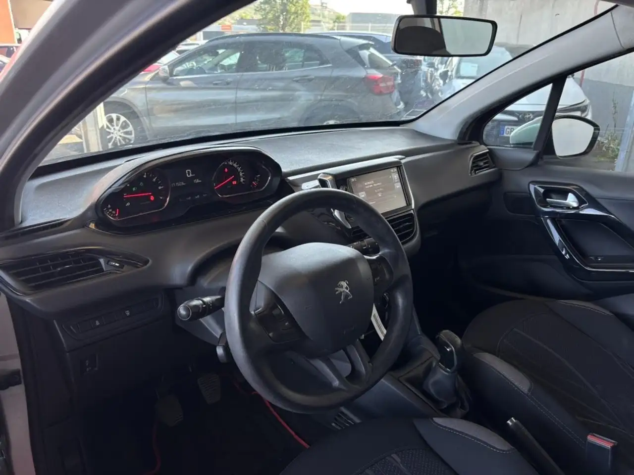 Peugeot 208 208 — photo 10