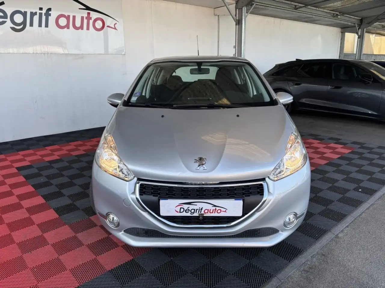 Peugeot 208 208 — photo 2