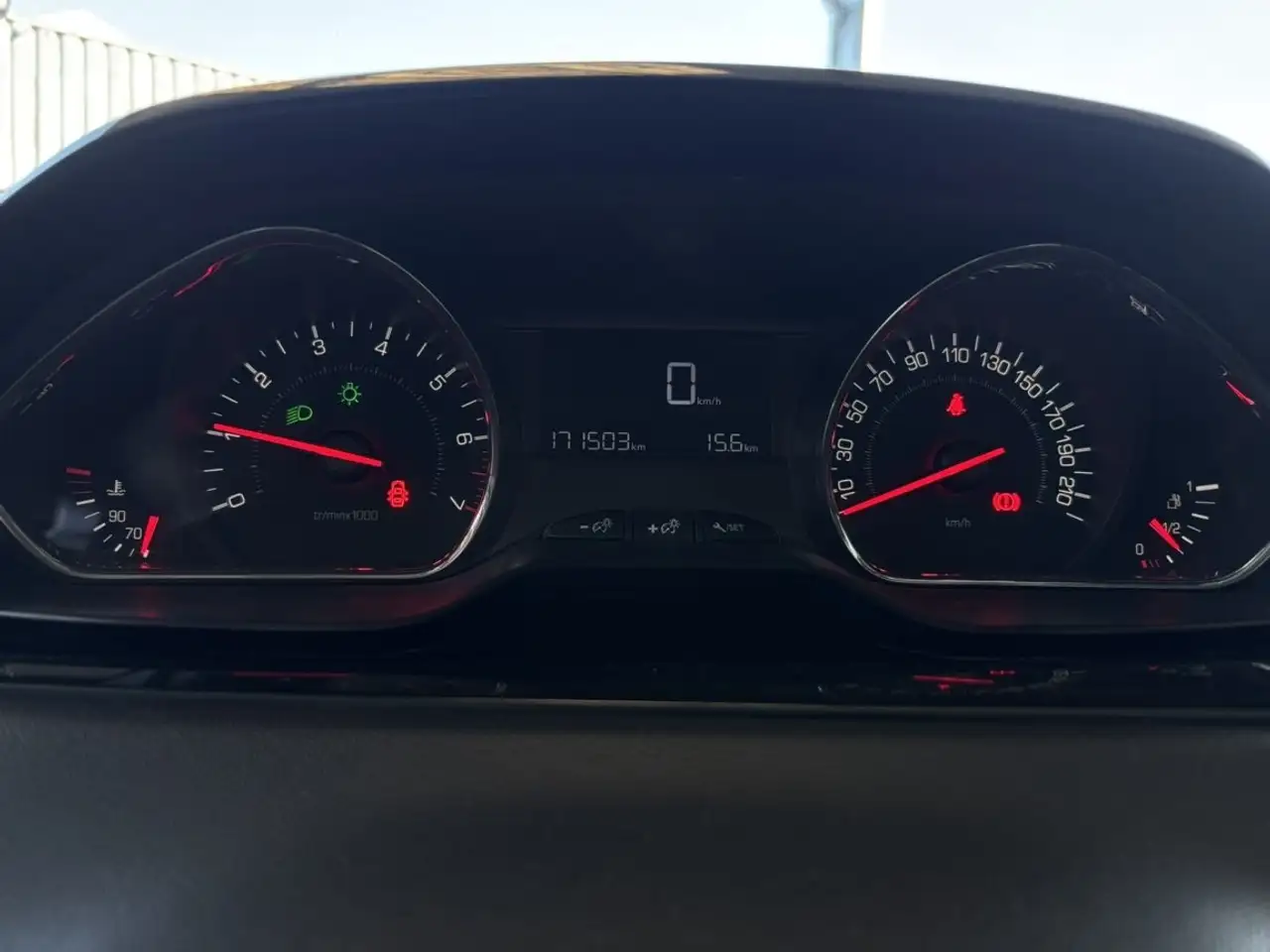 Peugeot 208 208 — photo 16