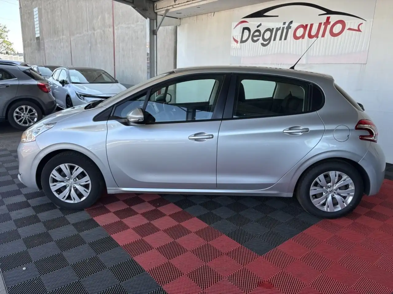 Peugeot 208 208 — photo 9