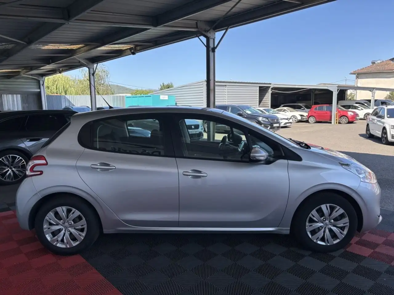 Peugeot 208 208 — photo 8