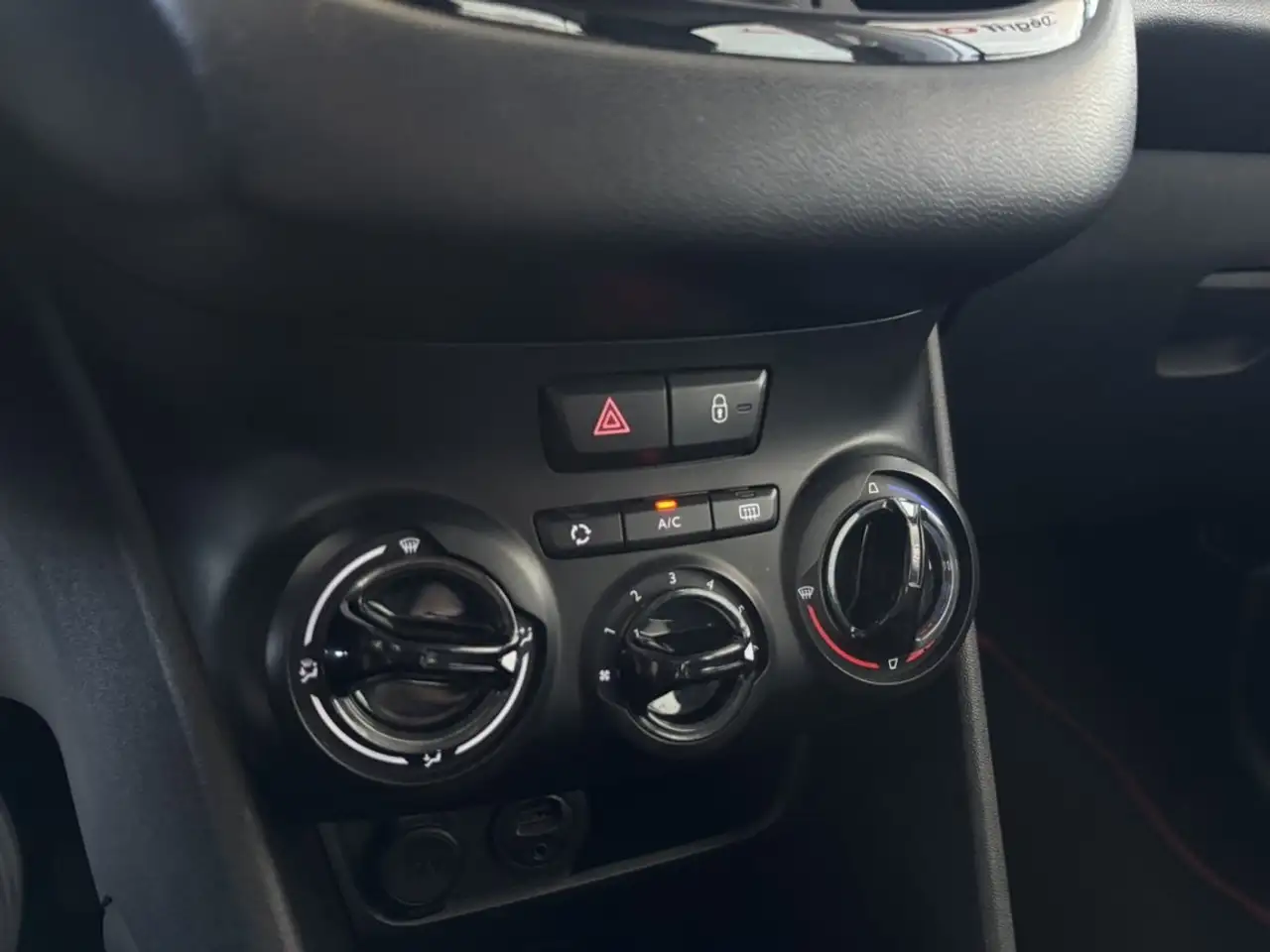 Peugeot 208 208 — photo 13