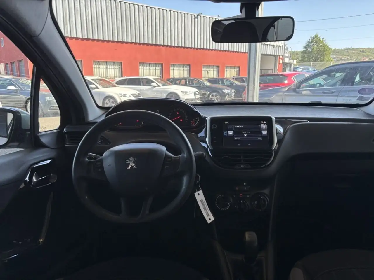 Peugeot 208 208 — photo 18