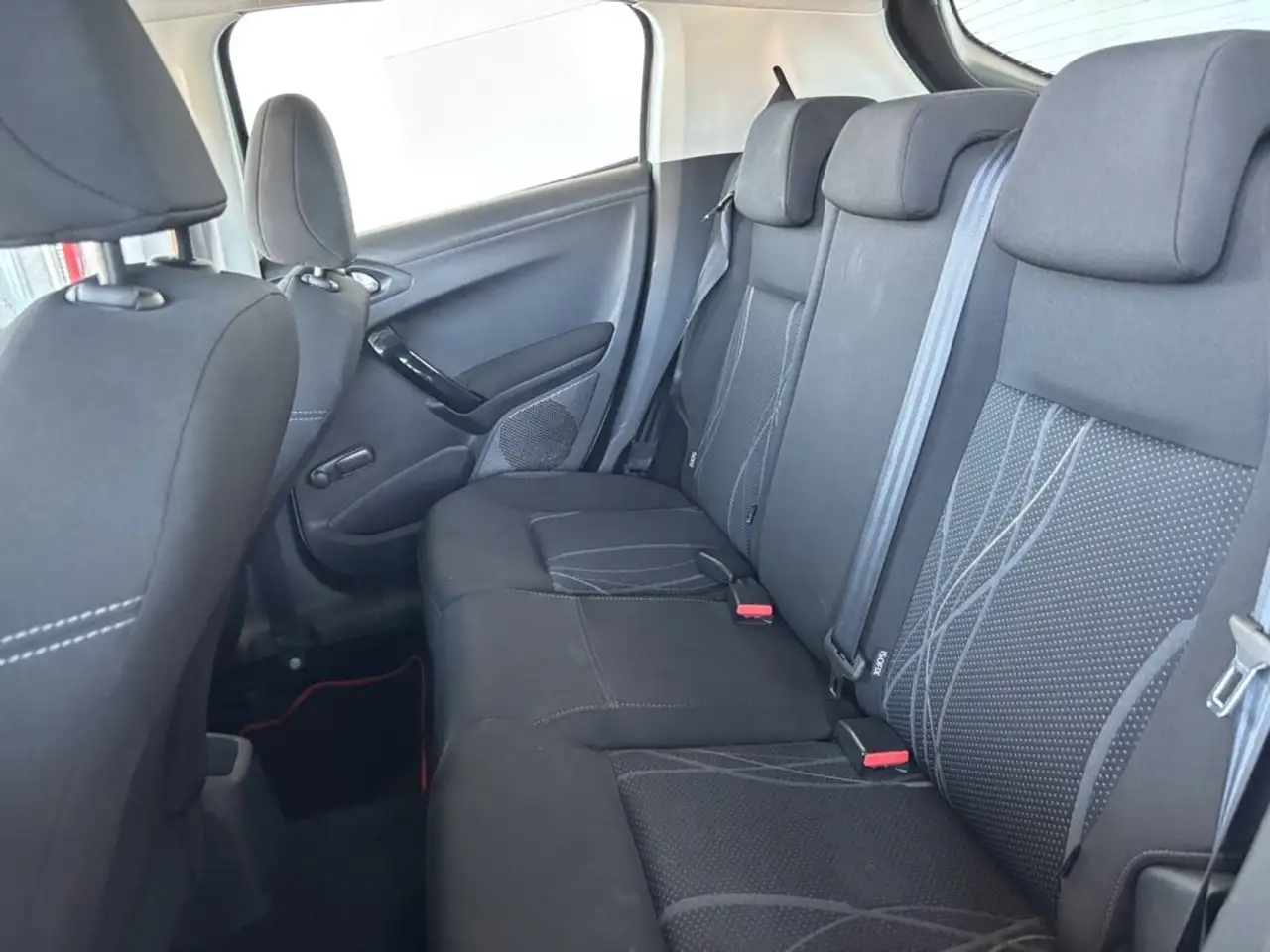 Peugeot 208 208 — photo 23