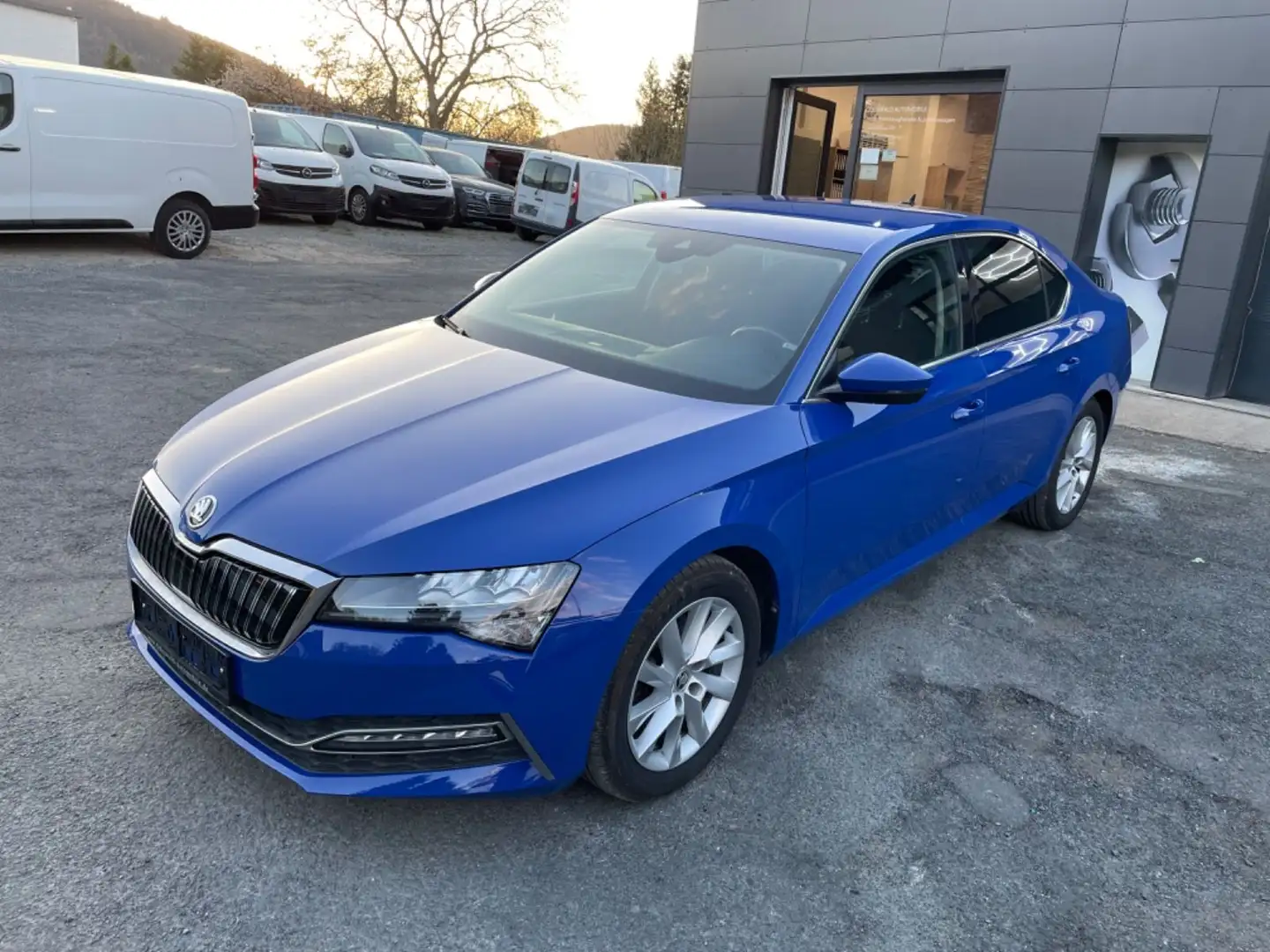 Skoda Superb Lim. Ambition iV,LED+Virtual+AHK Blau - 2