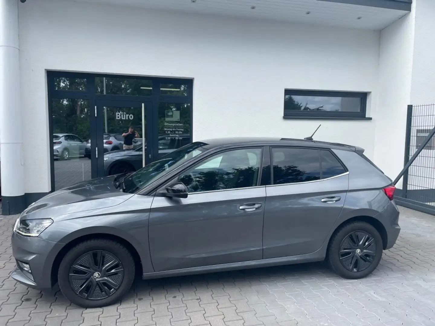 Skoda Fabia Style 1.5 TSI Aut. Navi- LED-SHZ-Dig Tacho - 2