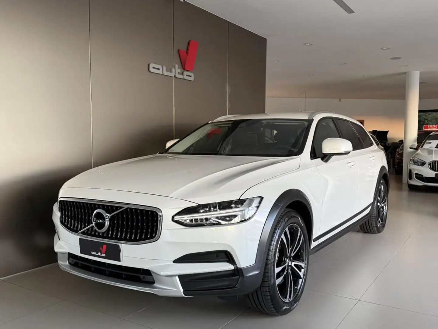 Volvo V90 Cross Country D4 AWD Geartronic Pro Bianco - 2