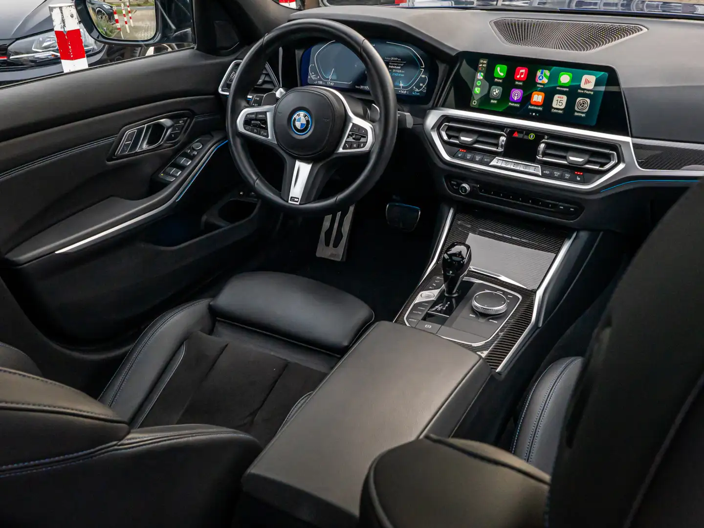 BMW 330 3-serie 330e xDrive High Exe M-Sport PANO LASER ME Blauw - 2
