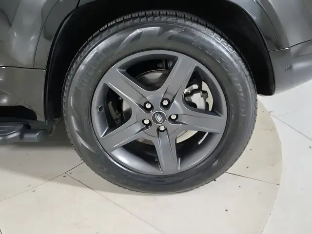 Land Rover Defender view 9