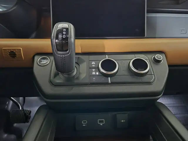 Land Rover Defender view 10