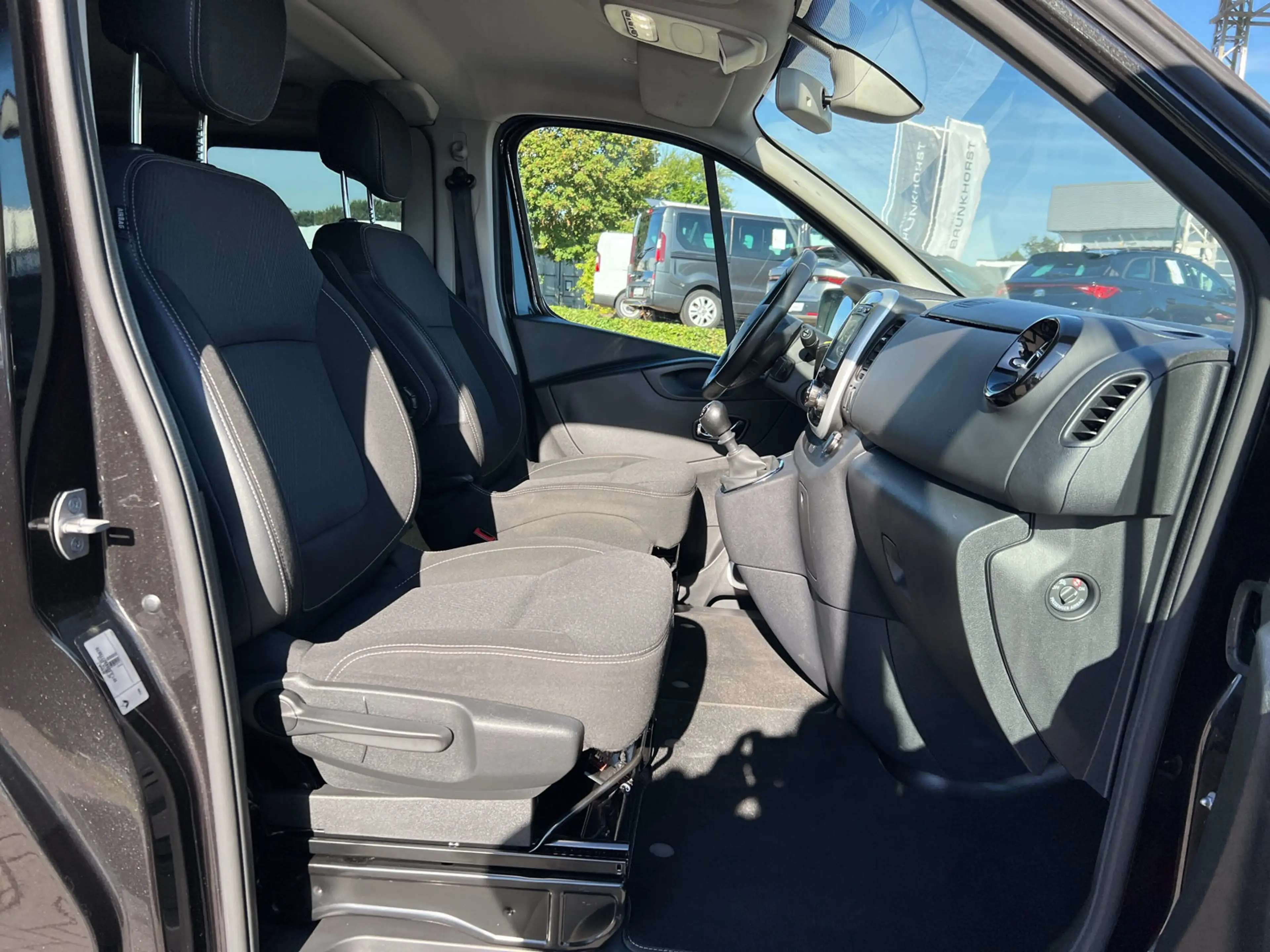 Renault Trafic 1,6 dCi 145 Energy L1H1 SpaceClass AHK+Doppelklima — photo 9