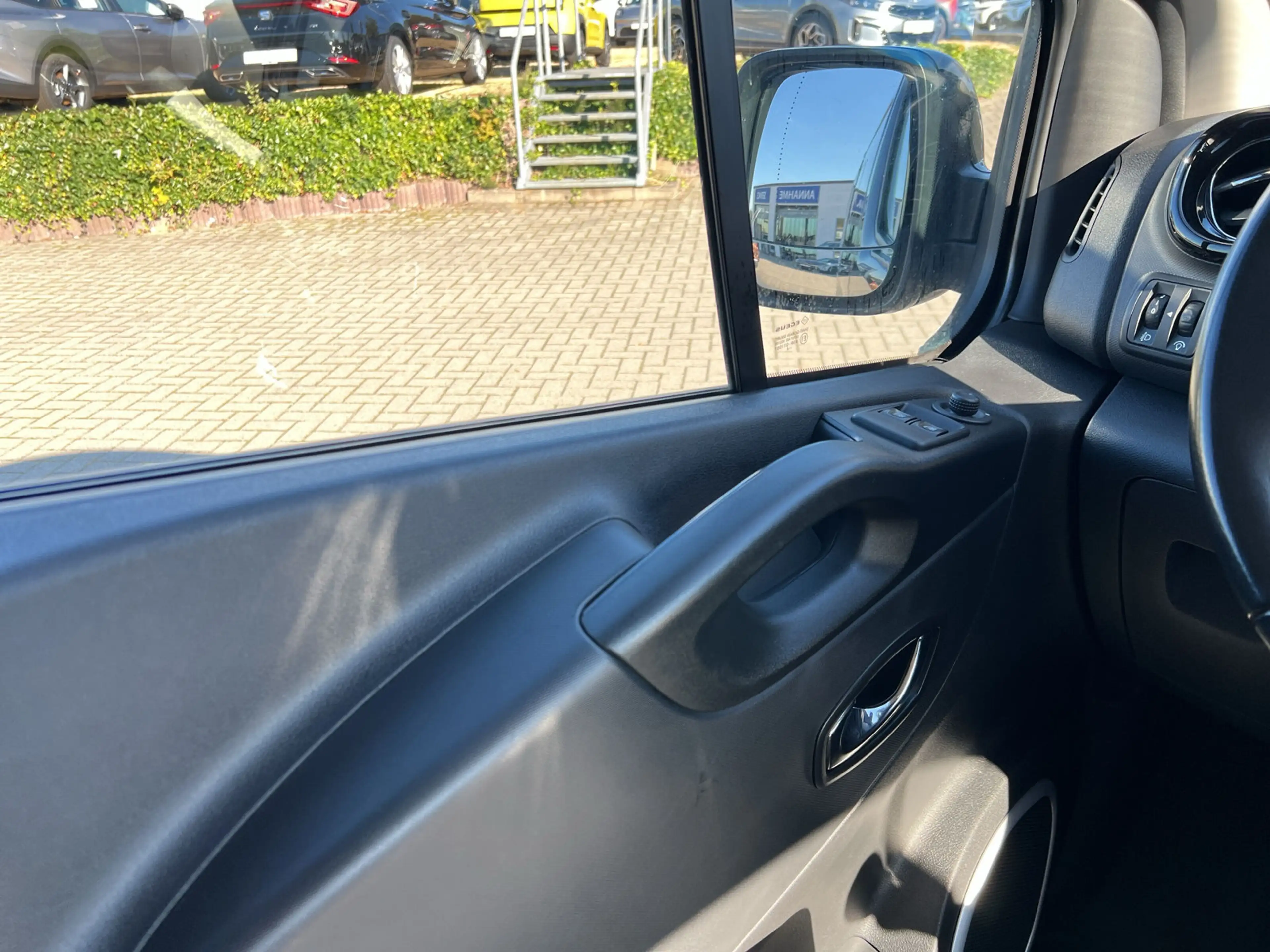 Renault Trafic 1,6 dCi 145 Energy L1H1 SpaceClass AHK+Doppelklima — photo 13