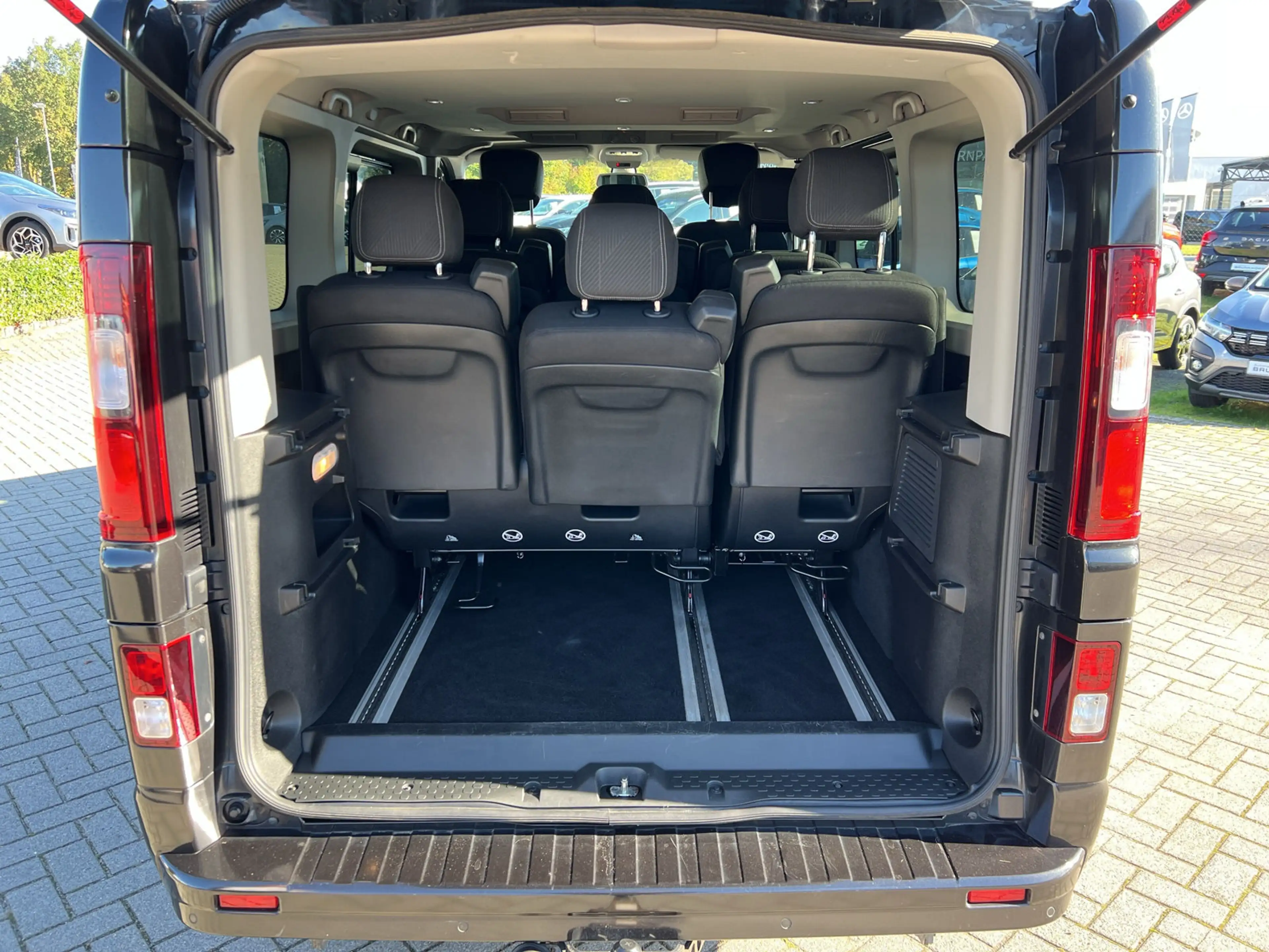 Renault Trafic 1,6 dCi 145 Energy L1H1 SpaceClass AHK+Doppelklima — photo 15