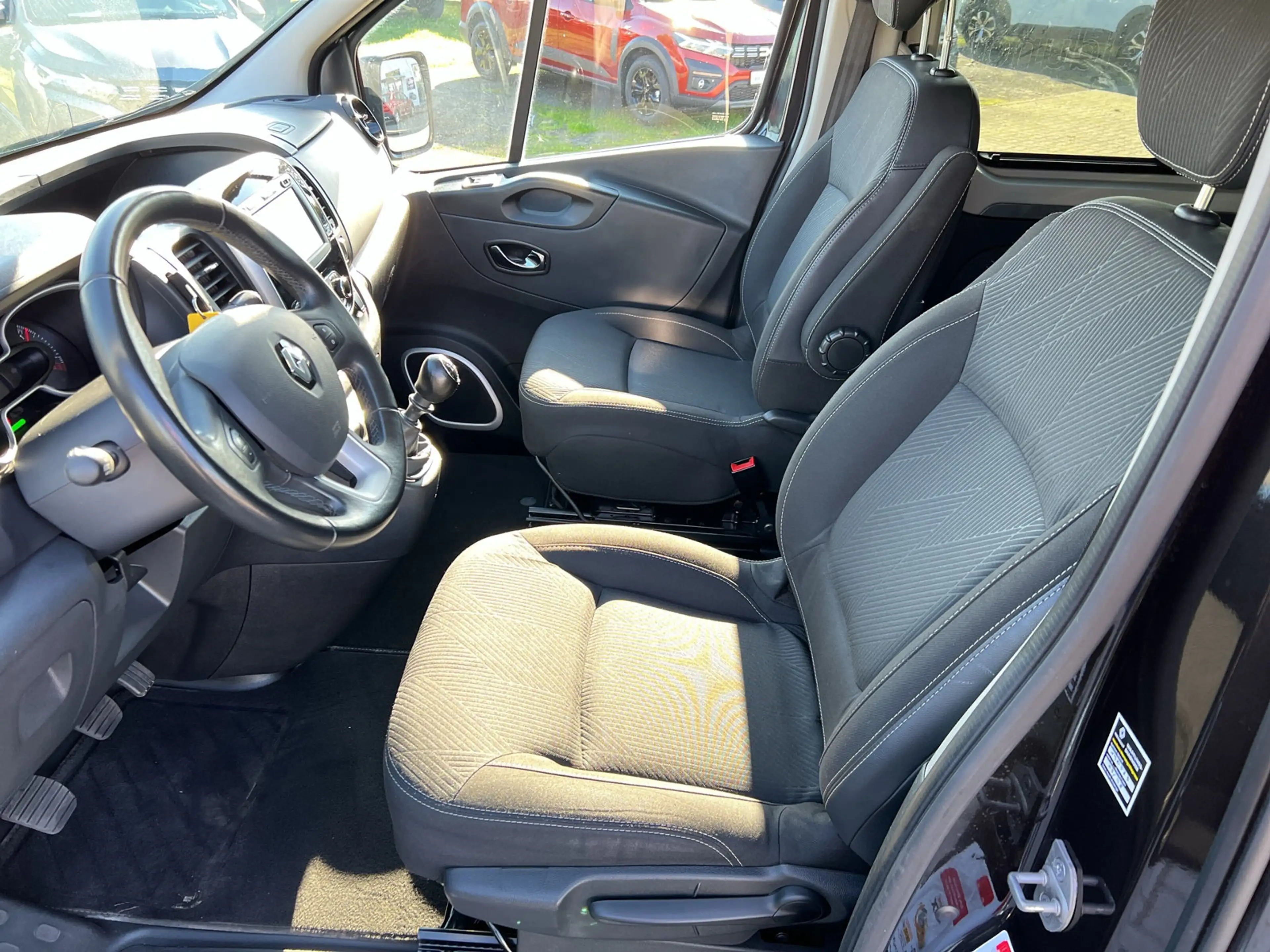 Renault Trafic 1,6 dCi 145 Energy L1H1 SpaceClass AHK+Doppelklima — photo 5