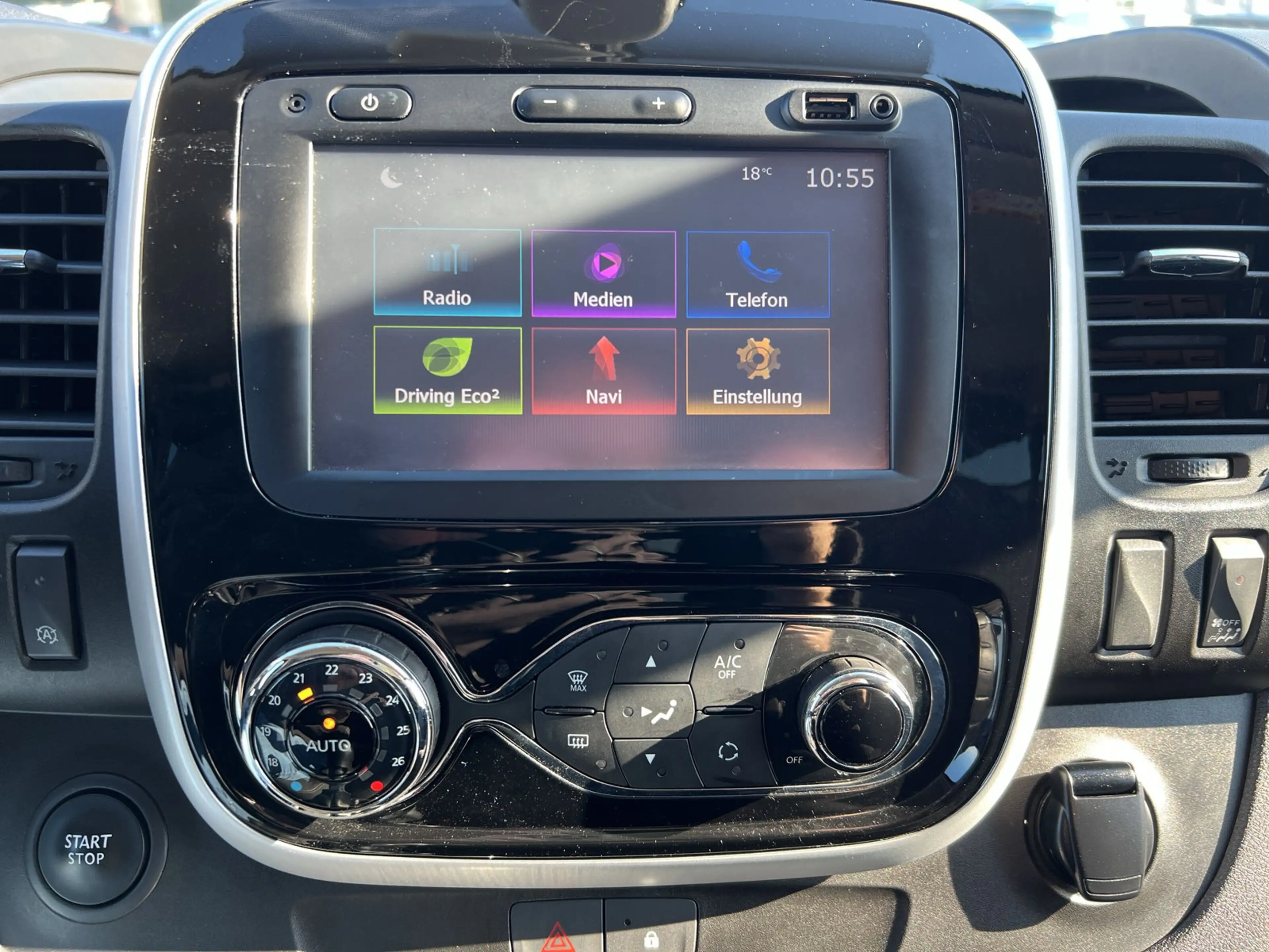 Renault Trafic 1,6 dCi 145 Energy L1H1 SpaceClass AHK+Doppelklima — photo 11
