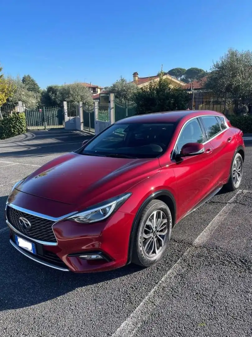 Infiniti Q30 Rot - 1