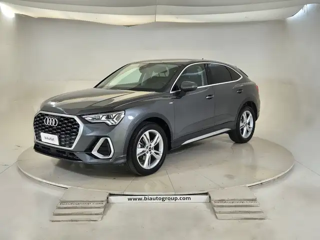 Audi Q3 main image