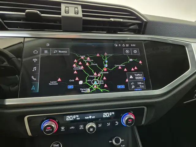 Audi Q3 view 12