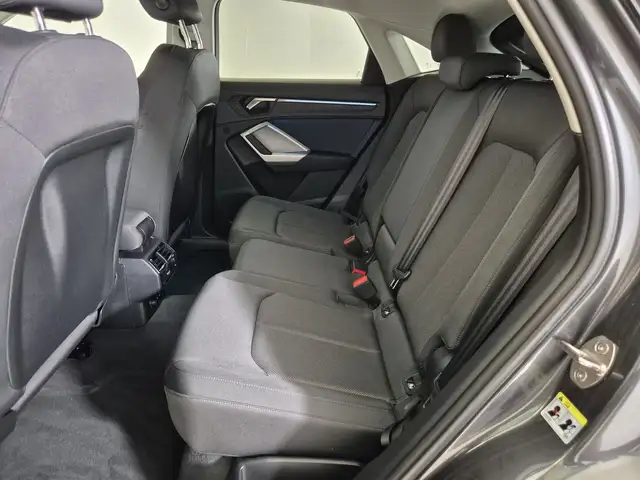 Audi Q3 view 7