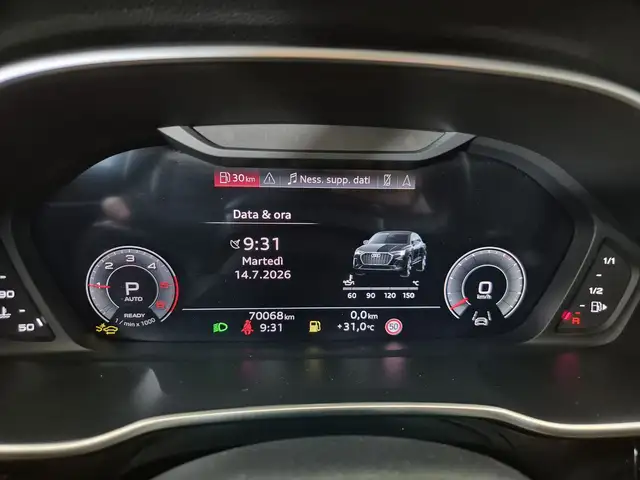 Audi Q3 view 15