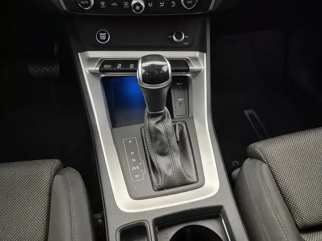 Audi Q3 view 11