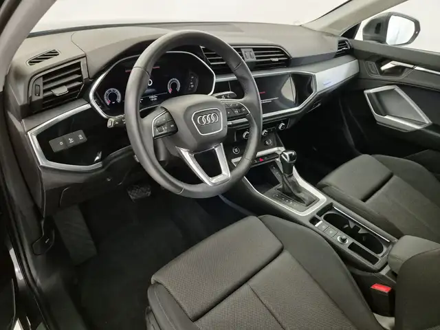 Audi Q3 view 6