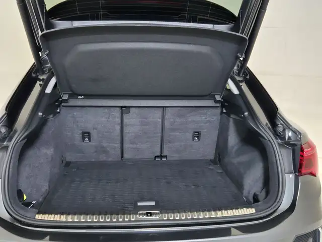 Audi Q3 view 13