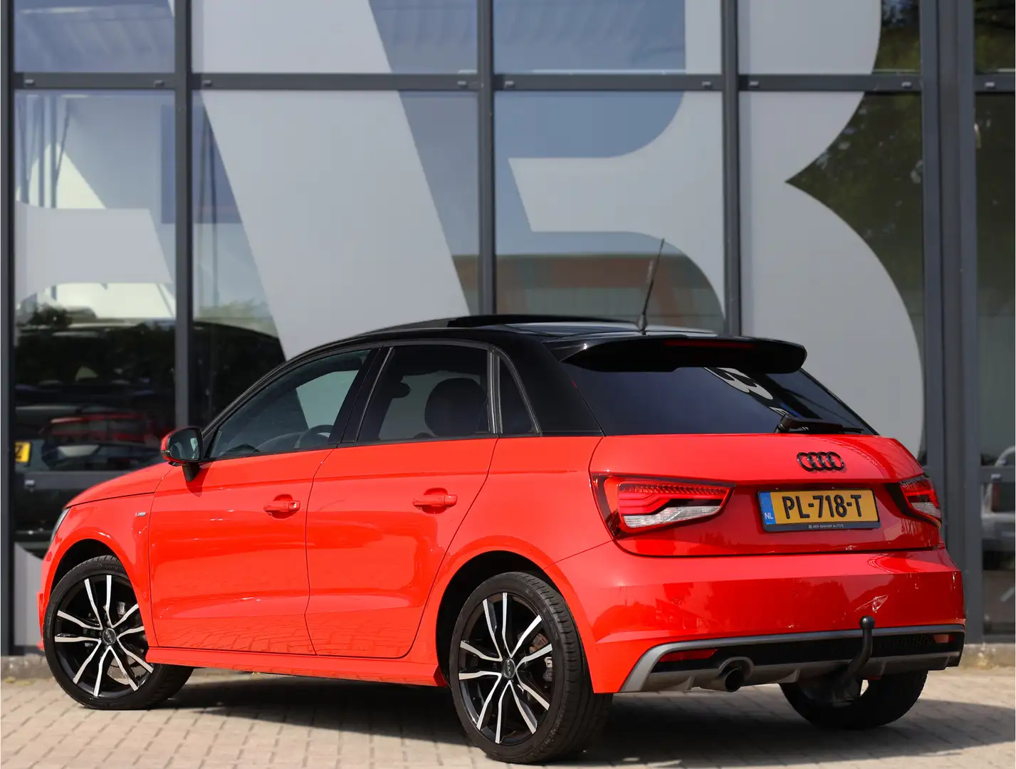 Audi A1 Sportback 1.0 TFSI Sport S line Edition | Panorama Rood - 2