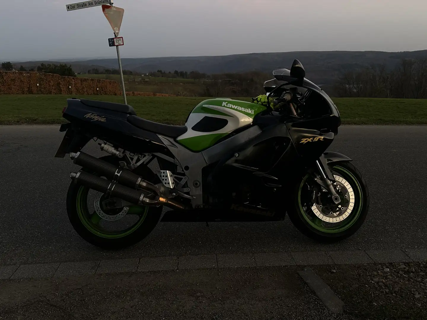 Kawasaki Ninja ZX-9R - 2