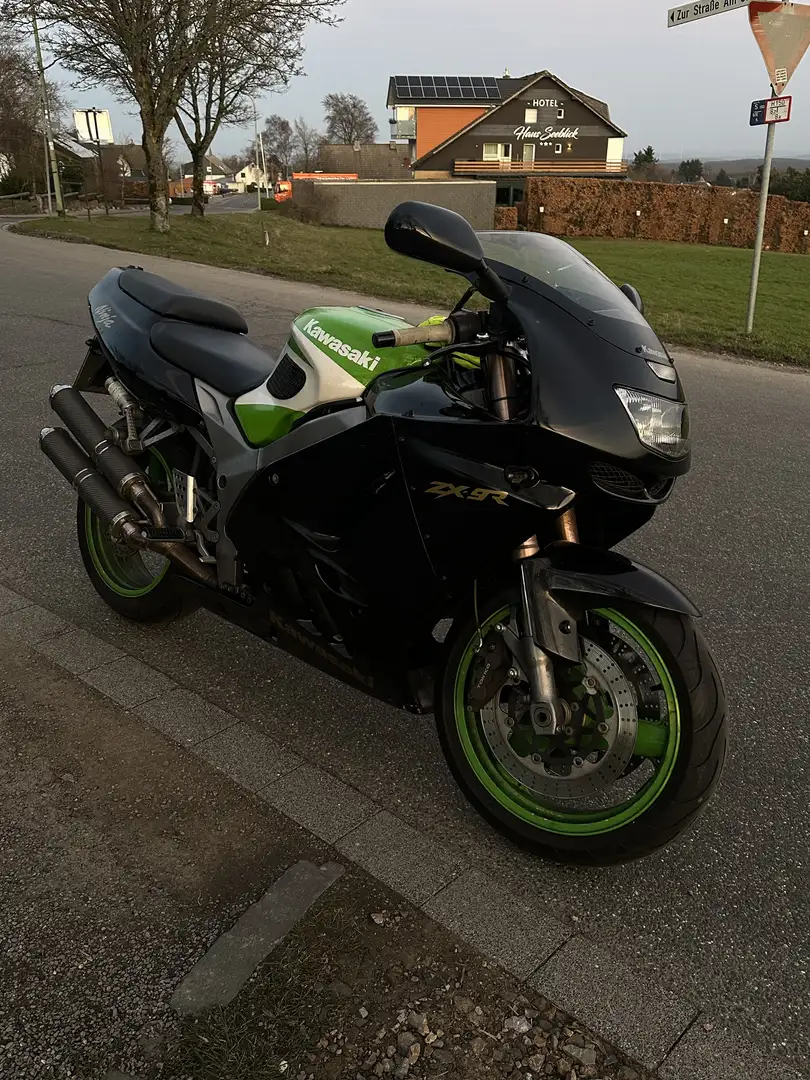 Kawasaki Ninja ZX-9R - 1