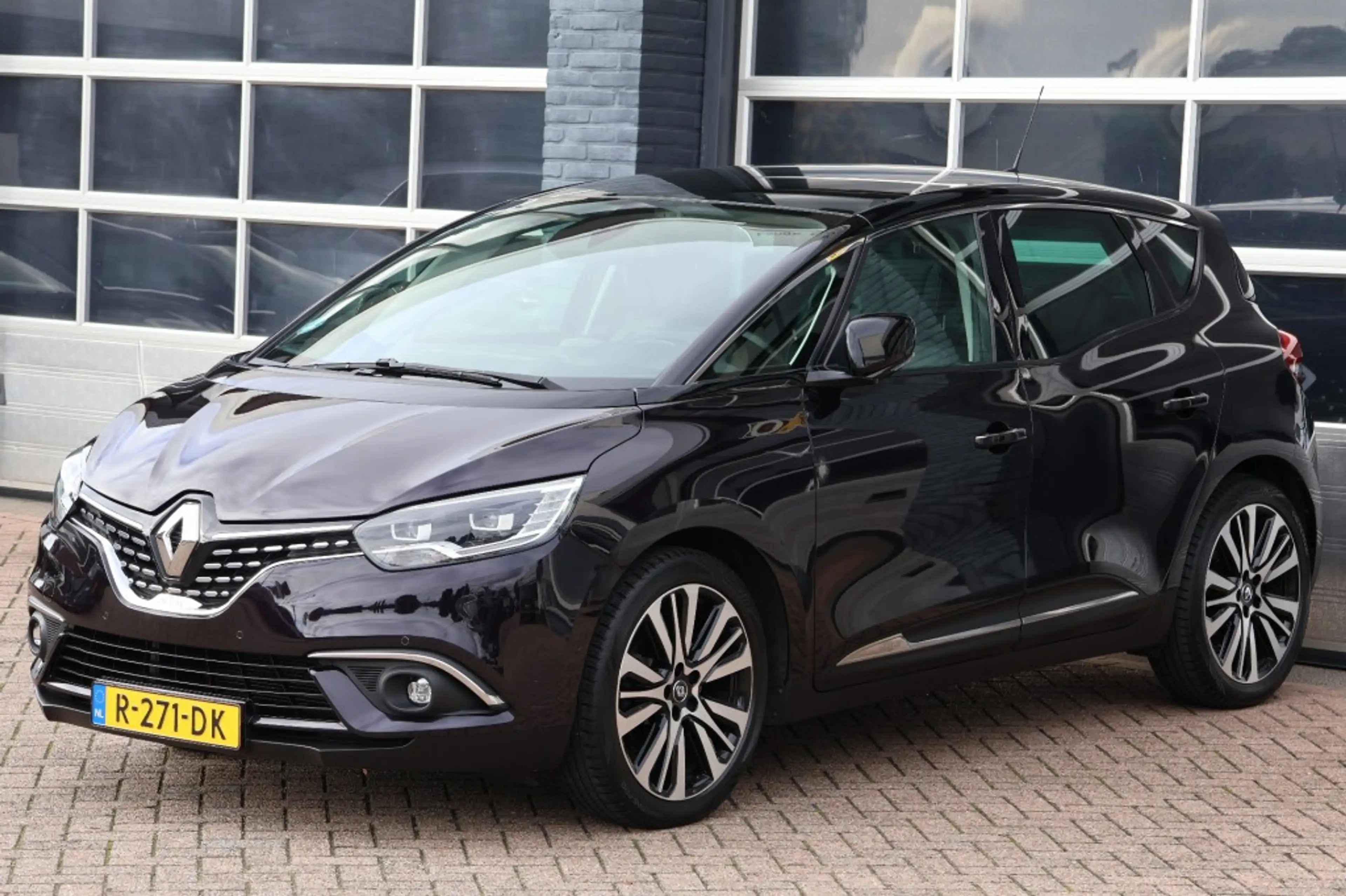 Renault Scenic 1.2 TCe Initiale Paris, leder, pano, navi etc. etc