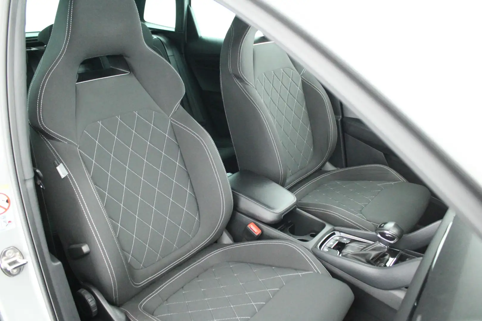 Skoda Karoq 1.5 TSI 150pk DSG ACT Sportline Business Trekhaak Grau - 2