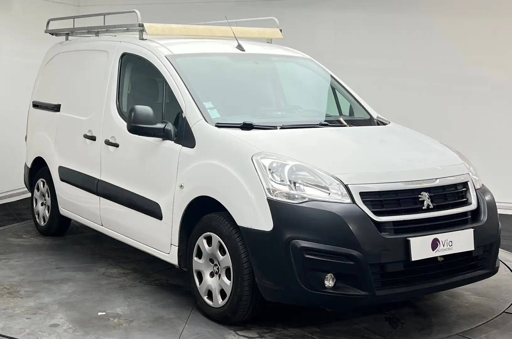 Peugeot Partner STANDARD 1.6 BLUEHDI 100 S\u0026amp;S BVM5 PREMIUM PACK Blanc - 2