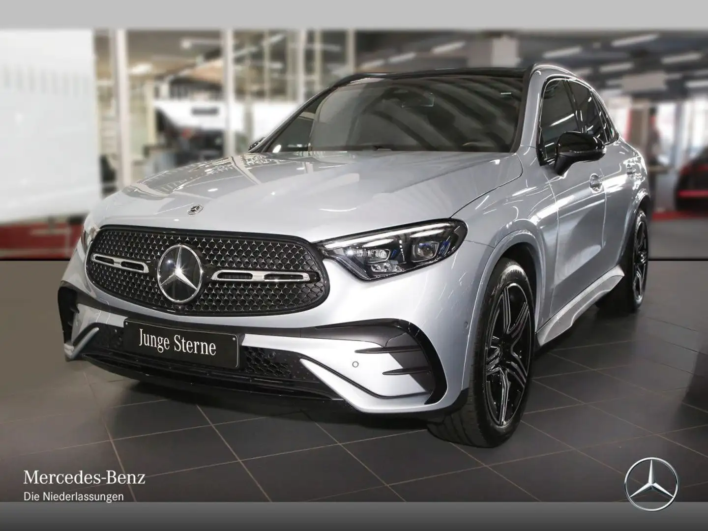 Mercedes-Benz GLC 300 d 4M AMG+NIGHT+PANO+AHK+KAMERA+TOTW+9G Silber - 2