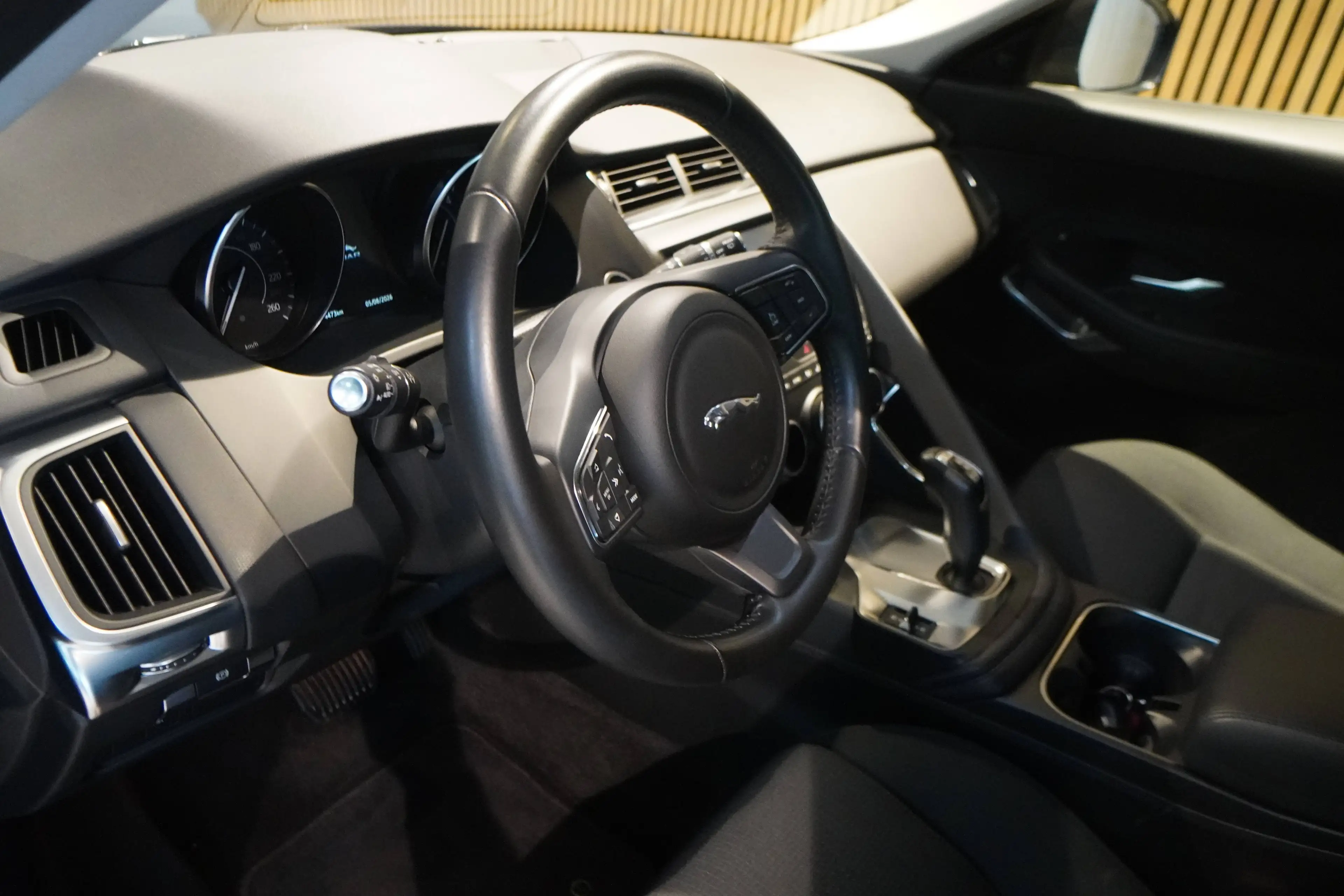 Jaguar E-Pace 2.0 TD AWD - 1 HD-U-Frei-Apple Carplay-Top Zust — photo 7