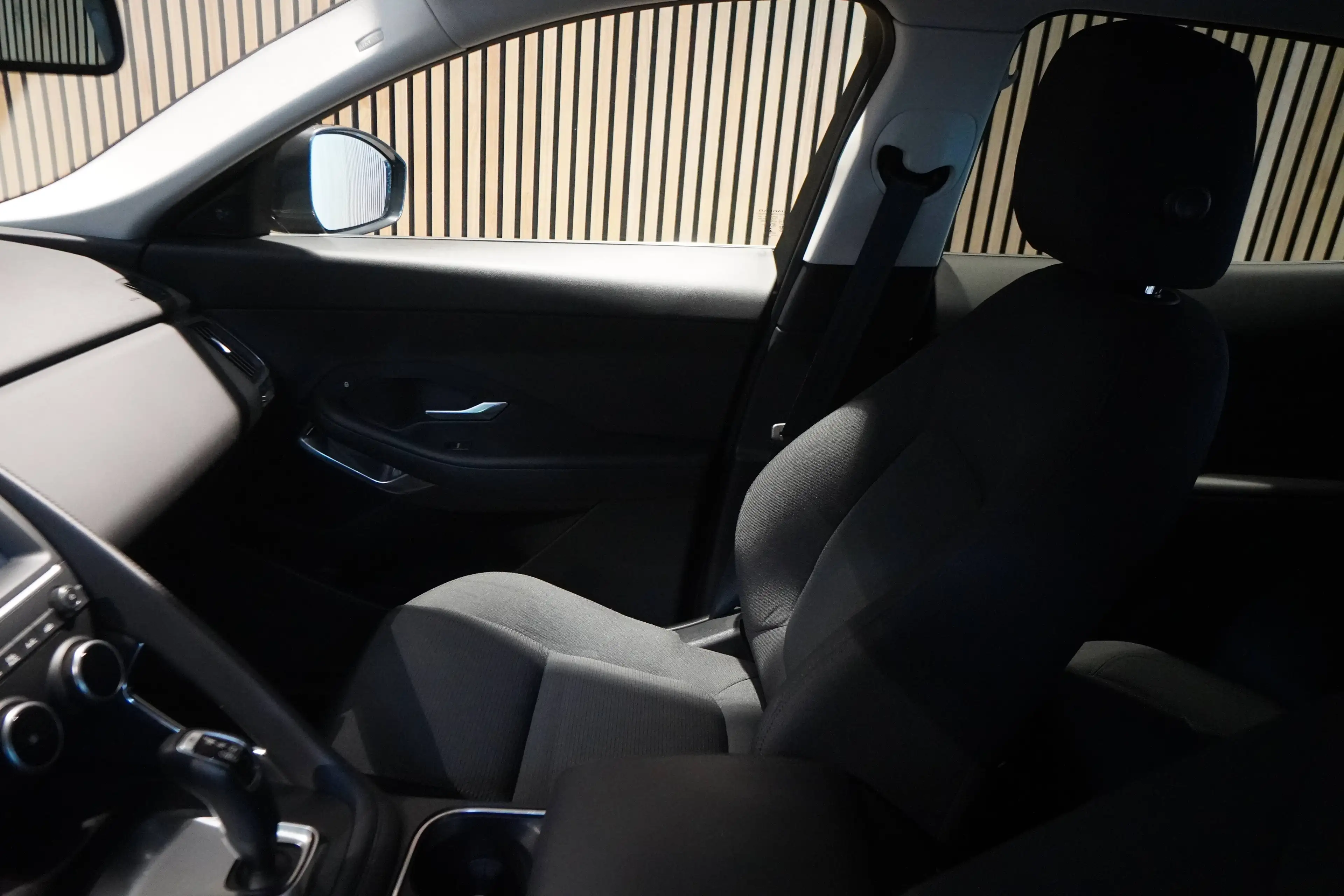 Jaguar E-Pace 2.0 TD AWD - 1 HD-U-Frei-Apple Carplay-Top Zust — photo 9