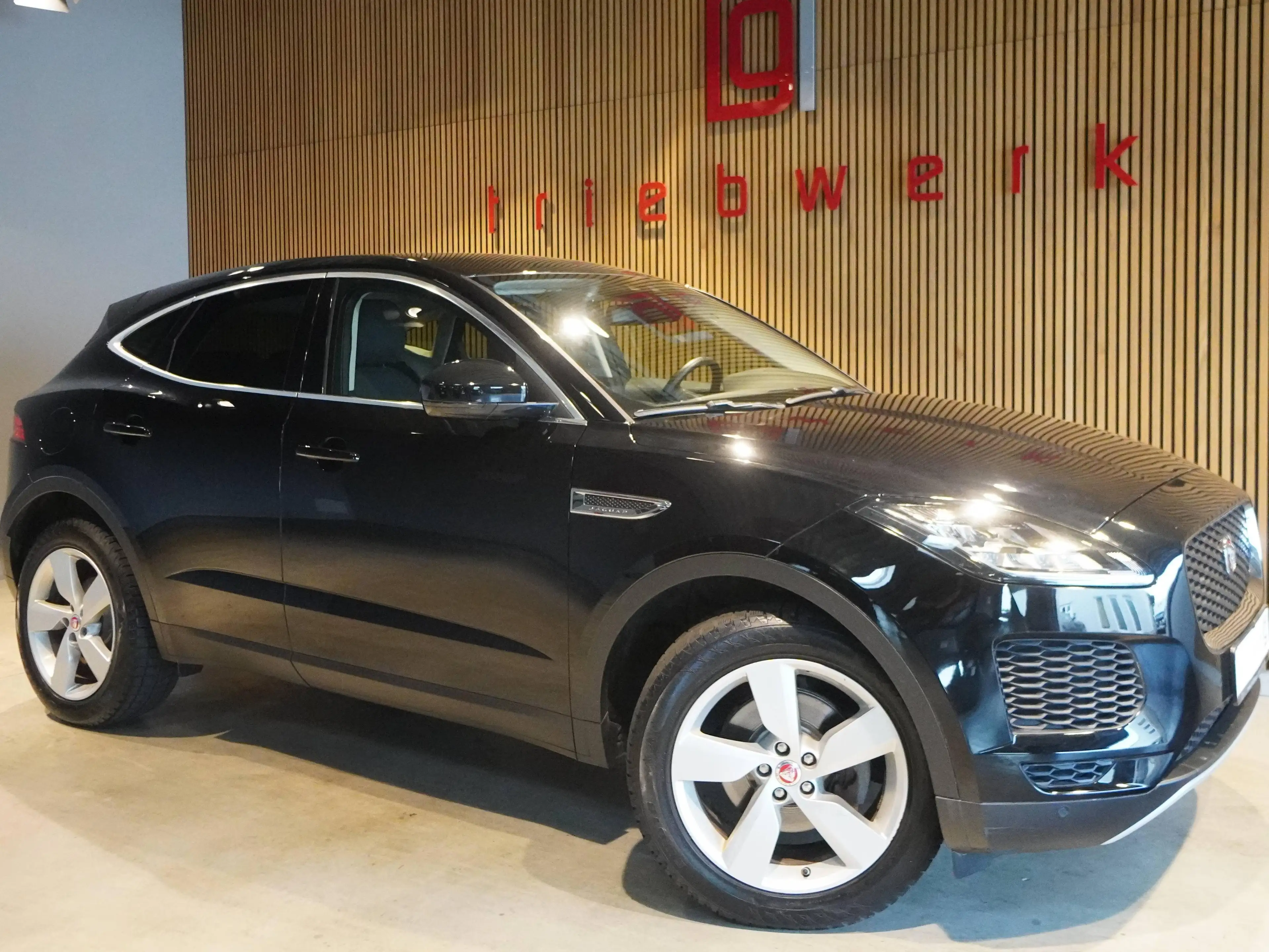 Jaguar E-Pace 2.0 TD AWD - 1 HD-U-Frei-Apple Carplay-Top Zust — photo 2