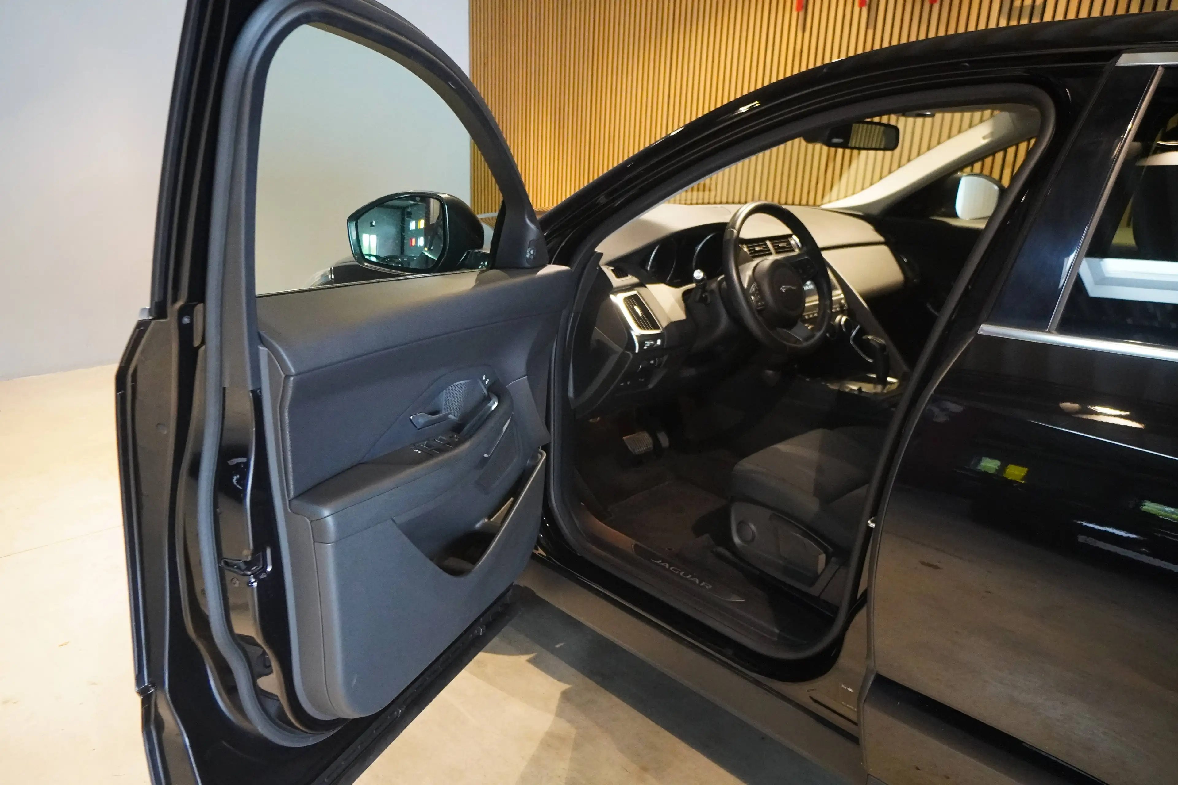 Jaguar E-Pace 2.0 TD AWD - 1 HD-U-Frei-Apple Carplay-Top Zust — photo 12