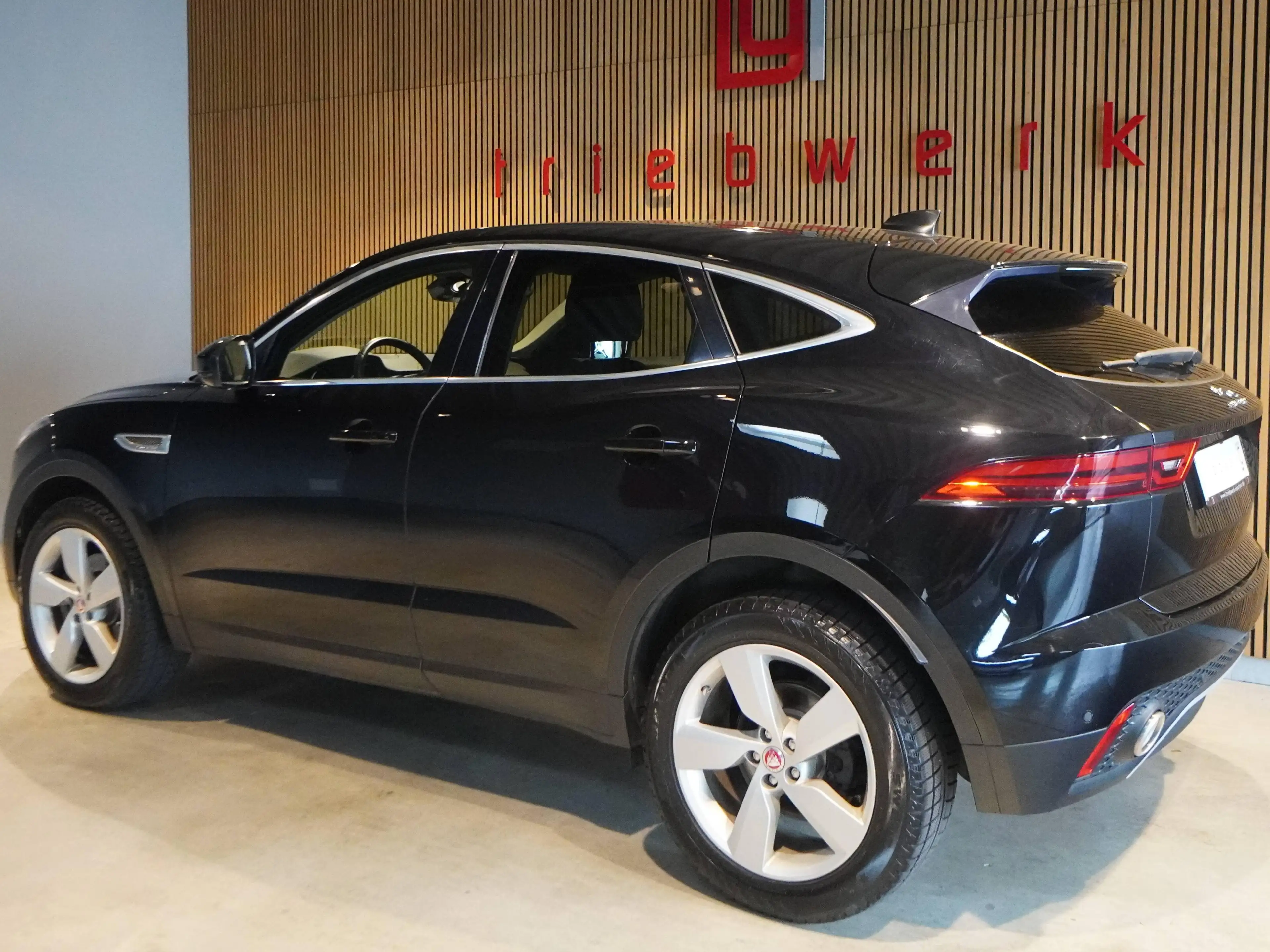 Jaguar E-Pace 2.0 TD AWD - 1 HD-U-Frei-Apple Carplay-Top Zust — photo 3