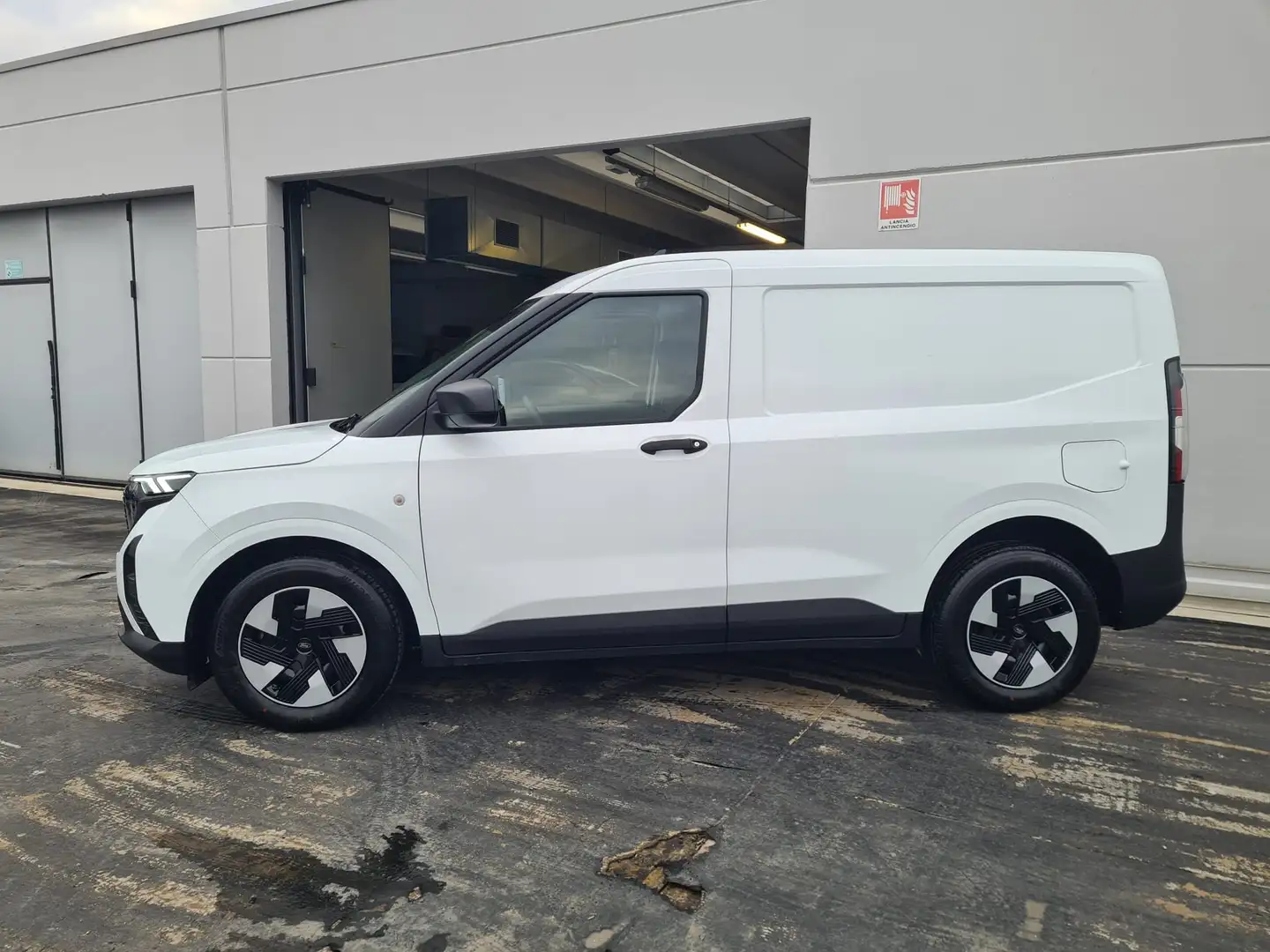 Ford Transit Courier Trend Elettrico 136CV Bianco - 2
