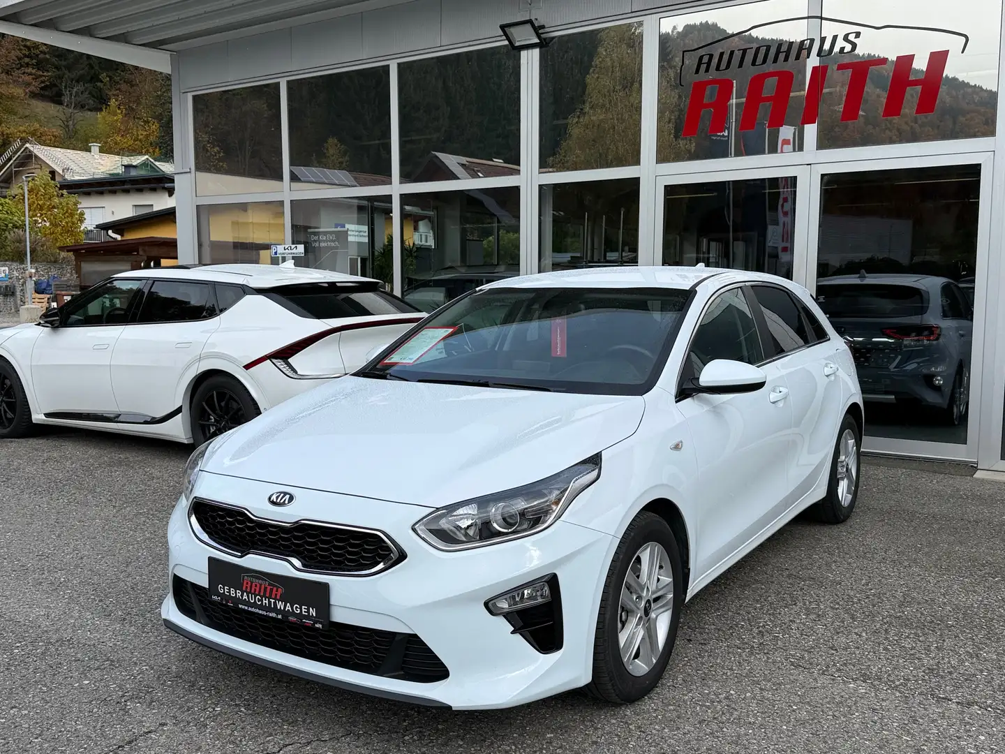 Kia Ceed / cee'd ceed 1,4 MPI Silber isg Weiß - 1