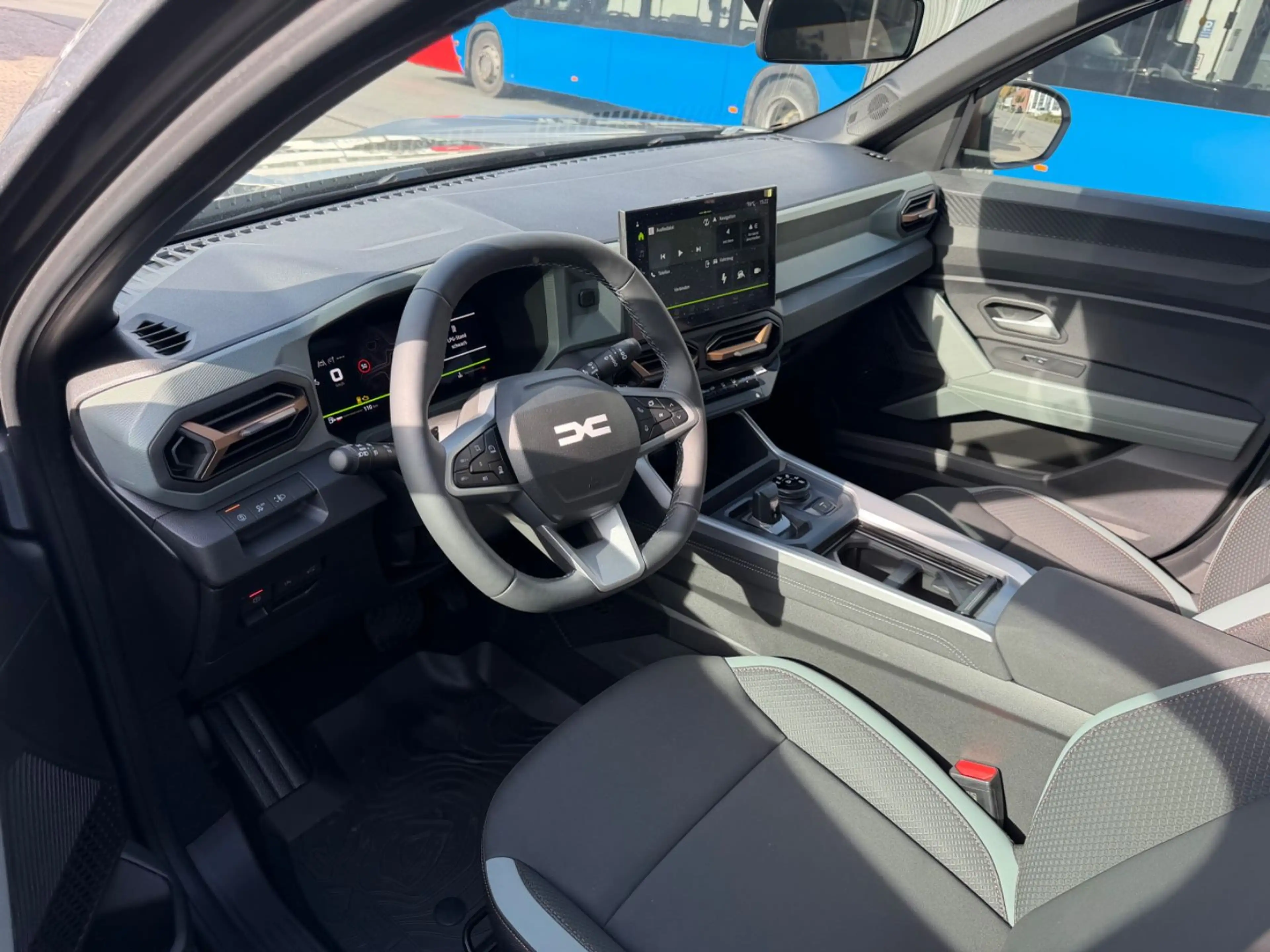 Dacia Bigster Hybrid-G 150 Extreme 4x4 Allrad Glasdach — photo 11