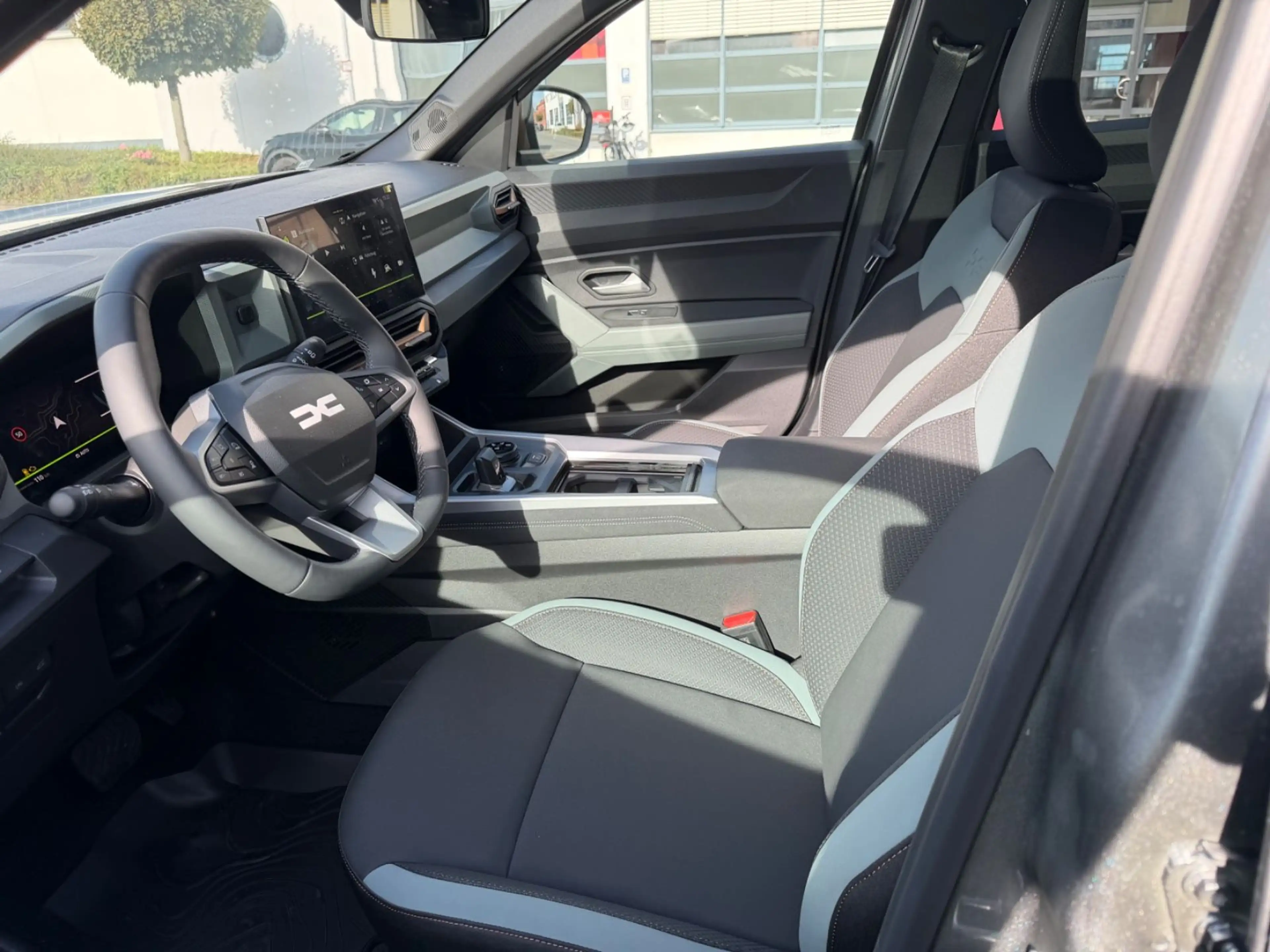 Dacia Bigster Hybrid-G 150 Extreme 4x4 Allrad Glasdach — photo 10