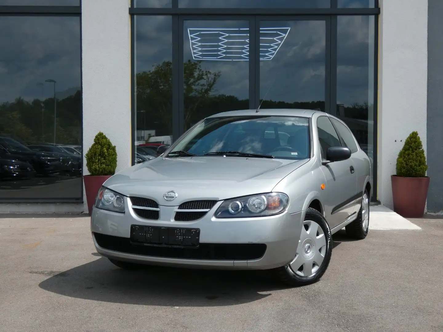 Nissan Almera *Klima*Erst 29881 Km*1.Hand* Silver - 1