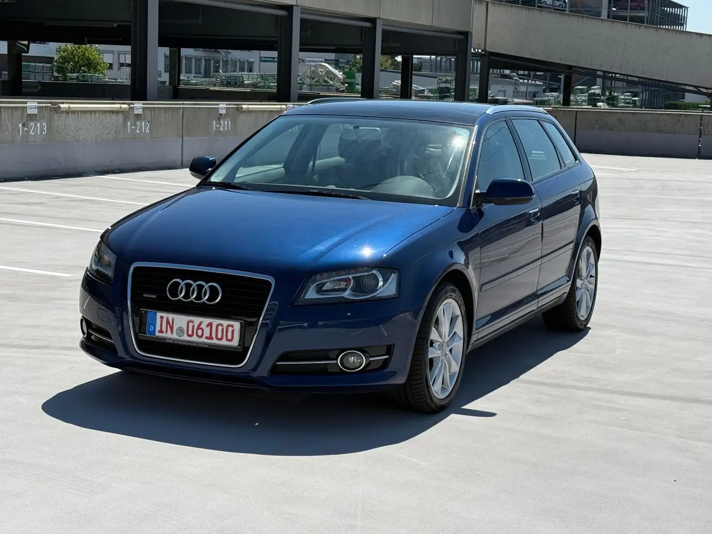 Audi A3 Sportback 2.0 TFSI quattro S-tronic Pano Blau - 2