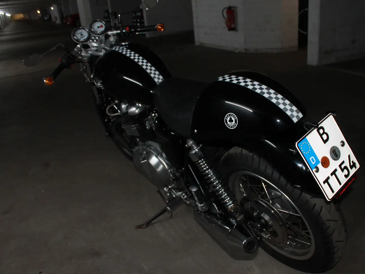 Triumph Thruxton klassischer Cafe-Racer mit Vergaser Black - 2