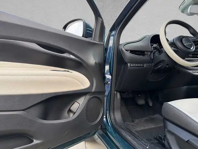 Fiat 500e view 5