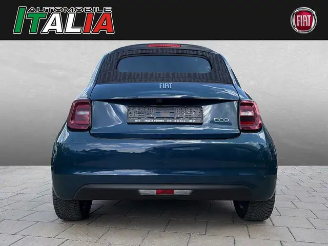 Fiat 500e view 4
