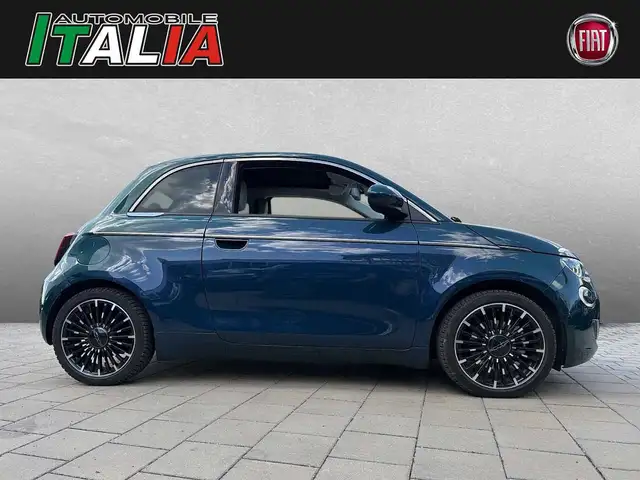 Fiat 500e view 3